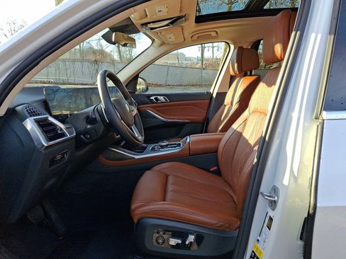 Certified 2023 BMW X7 xDrive40i w/ Executive Package image 15