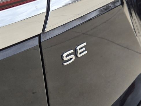 Used 2022 Volkswagen Atlas SE image 16