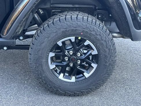 New 2026 Jeep Gladiator Rubicon w/ Technology Group AWD/4WD image 18