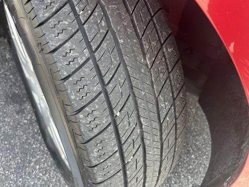 Used 2014 Chrysler Town & Country Touring image 4