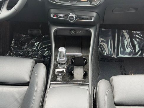 Certified 2025 Volvo XC90 B6 Plus AWD/4WD image 17