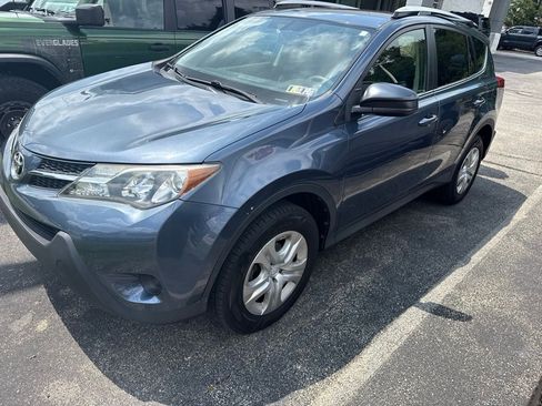 Used 2014 Toyota RAV4 LE AWD/4WD image 2