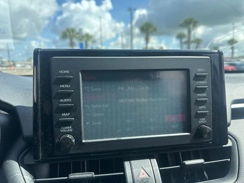 Used 2019 Toyota RAV4 LE FWD image 22
