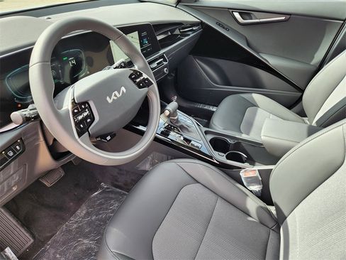 New 2025 Kia Niro EX Touring image 10