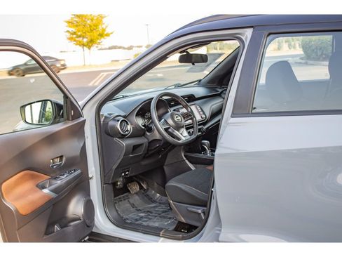 Used 2024 Nissan Kicks SR FWD image 25