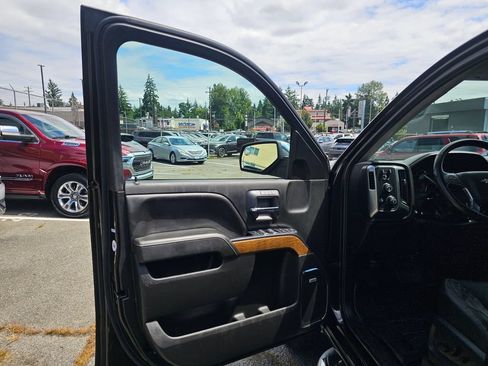 Used 2018 Chevrolet Silverado 1500 LTZ w/ LTZ Plus Package AWD/4WD image 19