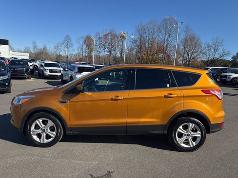 Used 2016 Ford Escape SE image 2