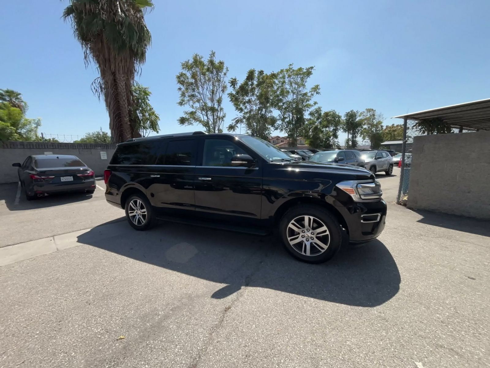 Used 2024 Ford Expedition Max Limited AWD/4WD image 2