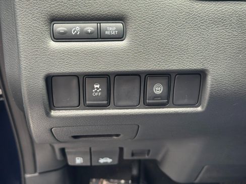 Used 2023 Nissan Murano SV FWD image 16