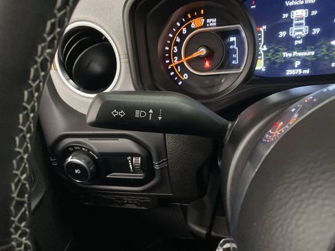 Used 2025 Jeep Wrangler Sahara image 23