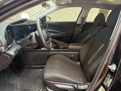 Used 2025 Hyundai Elantra SEL FWD image 24