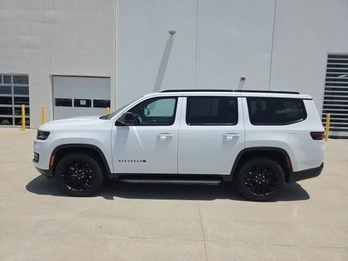 Used 2023 Jeep Wagoneer Series II AWD/4WD image 4