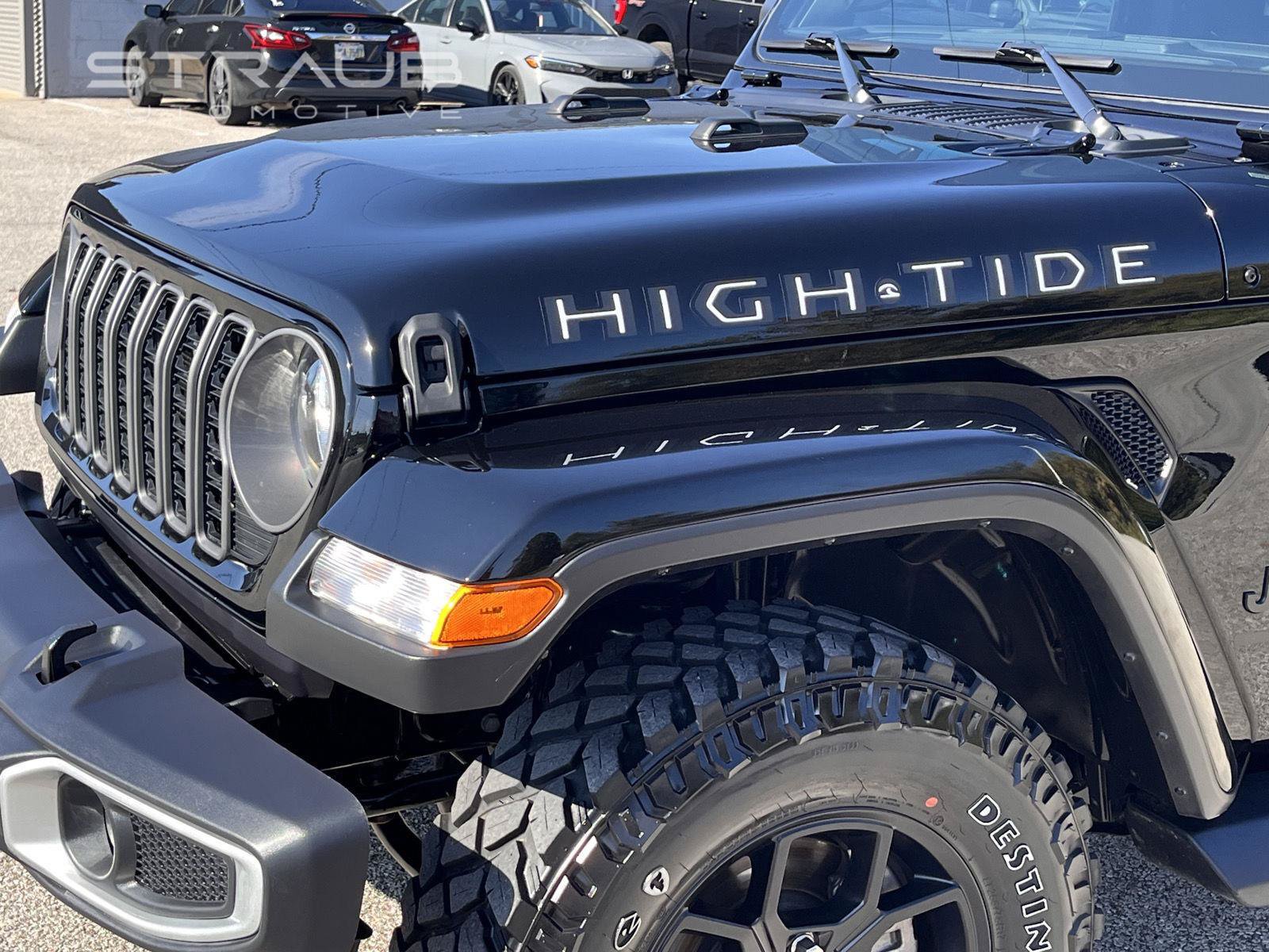 Used 2025 Jeep Gladiator Sport AWD/4WD image 3