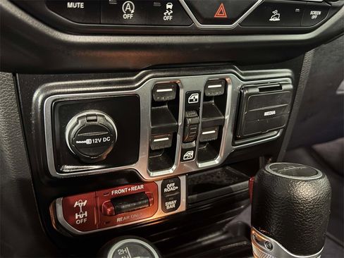 Used 2022 Jeep Gladiator Rubicon image 24