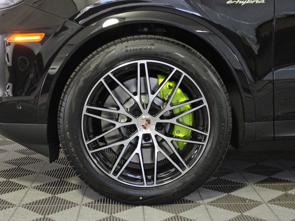 Certified 2026 Porsche Cayenne E-Hybrid Coupe AWD/4WD image 40