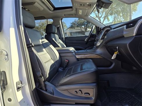Used 2020 GMC Yukon Denali w/ Denali Premium Package image 19