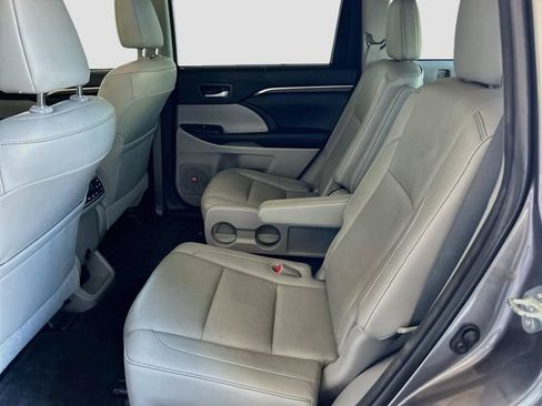 Used 2016 Toyota Highlander Limited Platinum FWD image 22