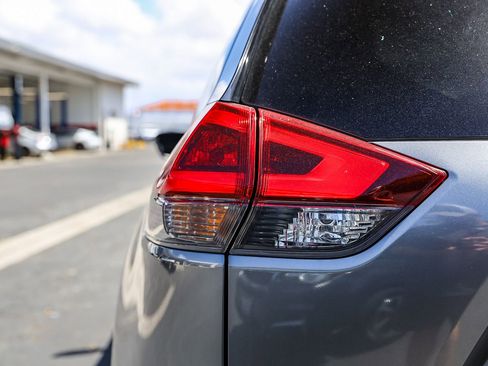 Used 2019 Nissan Rogue SV w/ Sun & Sound Touring Package FWD image 8