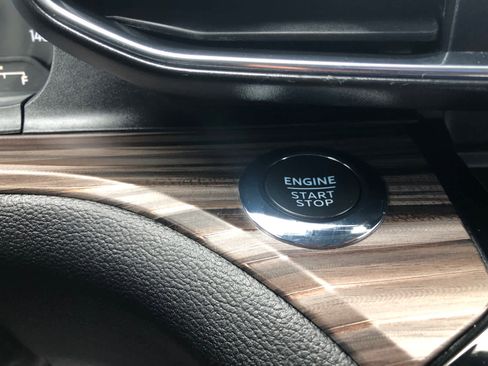 Used 2023 Ford Explorer Limited image 17