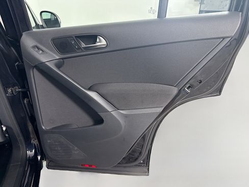 Used 2017 Volkswagen Tiguan S image 28