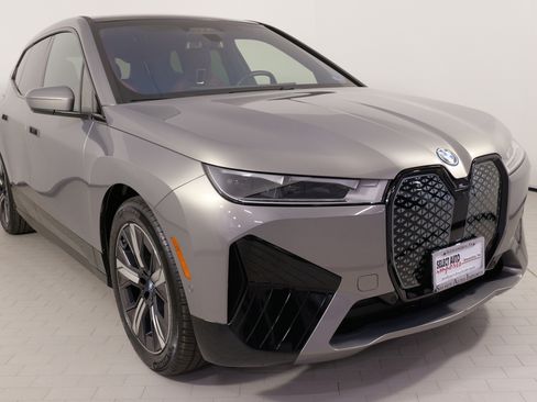 Used 2023 BMW iX xDrive50 w/ Premium Package image 6