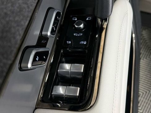 Used 2023 Land Rover Range Rover Sport SE image 30