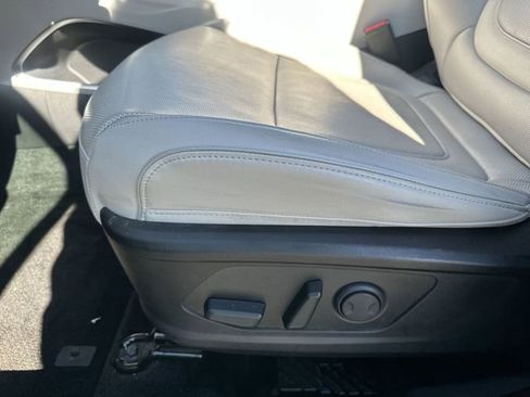 Used 2022 Hyundai Tucson Limited AWD/4WD image 16