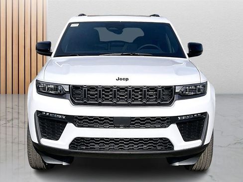 New 2026 Jeep Grand Cherokee Limited w/ Limited Altitude Package AWD/4WD image 3
