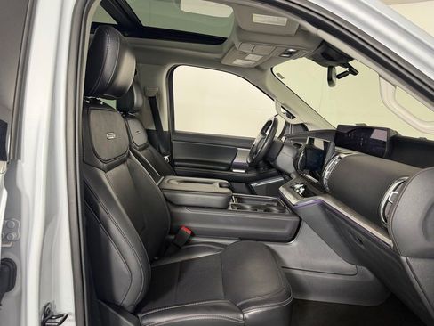 Used 2025 Ford Expedition Platinum AWD/4WD image 32