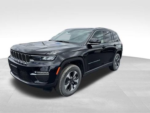 New 2025 Jeep Grand Cherokee Limited 4xe w/ Trailer Tow Package image 3