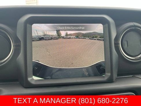 Used 2023 Jeep Gladiator Overland AWD/4WD image 21