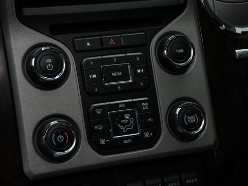 Used 2016 Ford F350 Platinum w/ FX4 Off-Road Package image 34