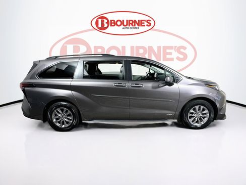 Used 2021 Toyota Sienna XLE w/ XLE Plus Package image 12