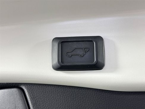 Used 2022 Toyota RAV4 XSE AWD/4WD image 40