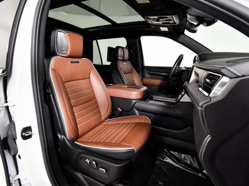 Used 2023 GMC Yukon Denali Ultimate image 41