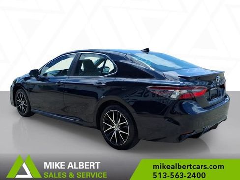 Used 2023 Toyota Camry SE FWD image 5
