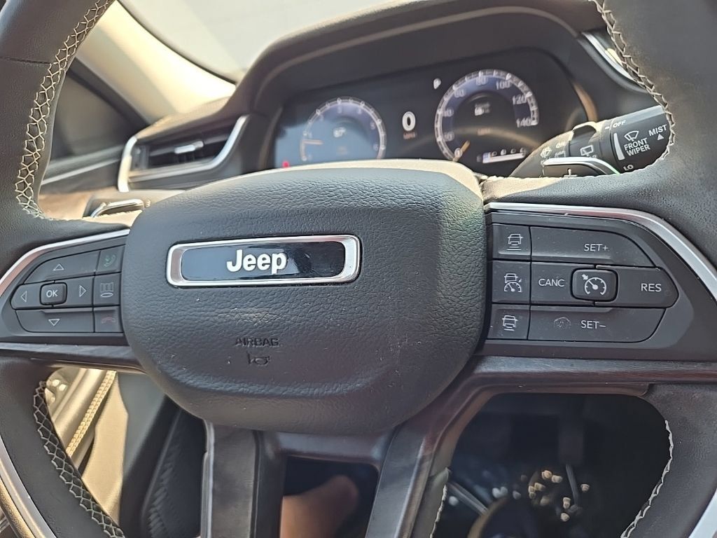 Used 2023 Jeep Grand Cherokee Limited AWD/4WD image 25