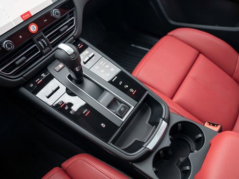 New 2026 Porsche Macan AWD/4WD image 21