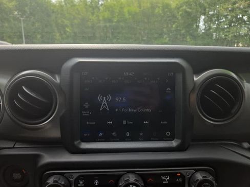 Used 2023 Jeep Wrangler Unlimited w/ Sun & Screen Package AWD/4WD image 26
