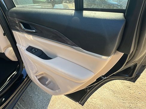 Used 2025 Jeep Grand Cherokee Limited image 20