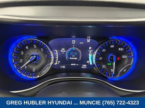 Used 2025 Chrysler Pacifica Limited FWD image 8