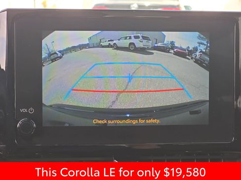 Used 2025 Toyota Corolla LE image 28