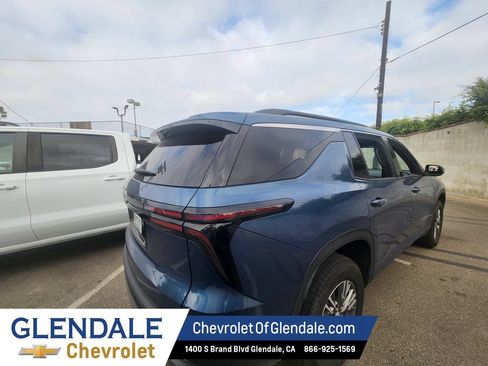 Used 2025 Chevrolet Traverse LT FWD image 6
