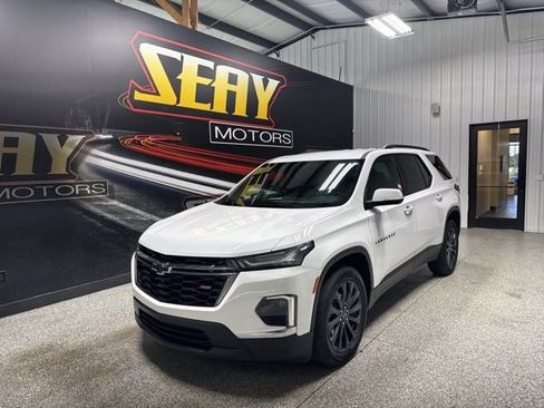 Used 2023 Chevrolet Traverse RS FWD image 1