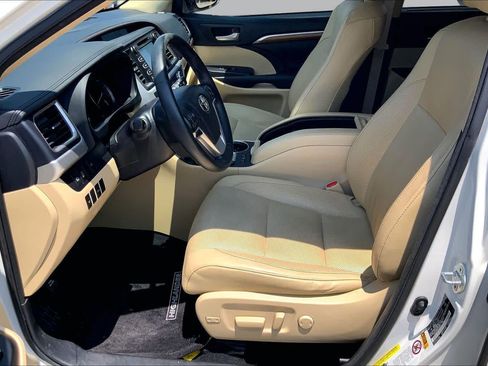 Used 2017 Toyota Highlander Limited FWD image 8