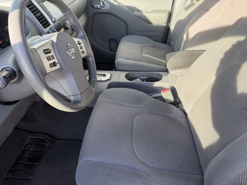 Used 2021 Nissan Frontier SV w/ Midnight Edition Floor Mats image 6