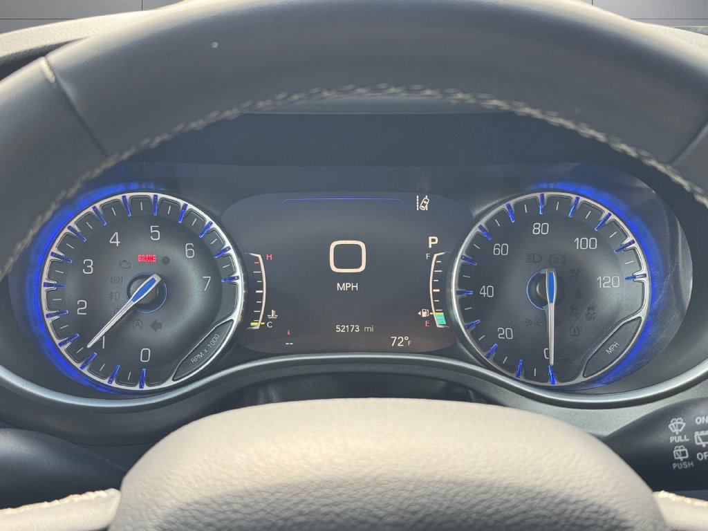 Used 2024 Chrysler Pacifica Touring-L FWD image 14