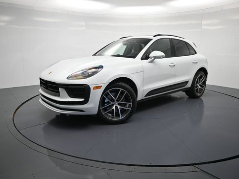 Certified 2026 Porsche Macan AWD/4WD image 1