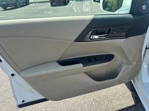 Used 2016 Honda Accord EX-L image 21