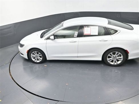 Used 2016 Chrysler 200 Limited image 22